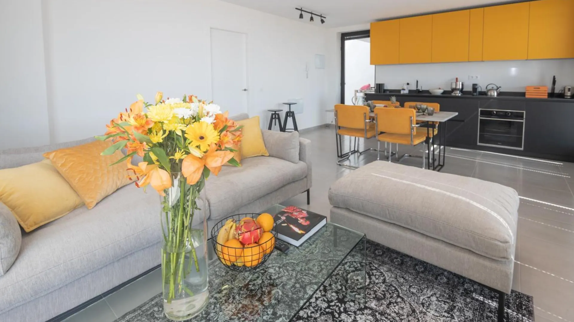 Cascasas The Yellow Apartment La Oliva
