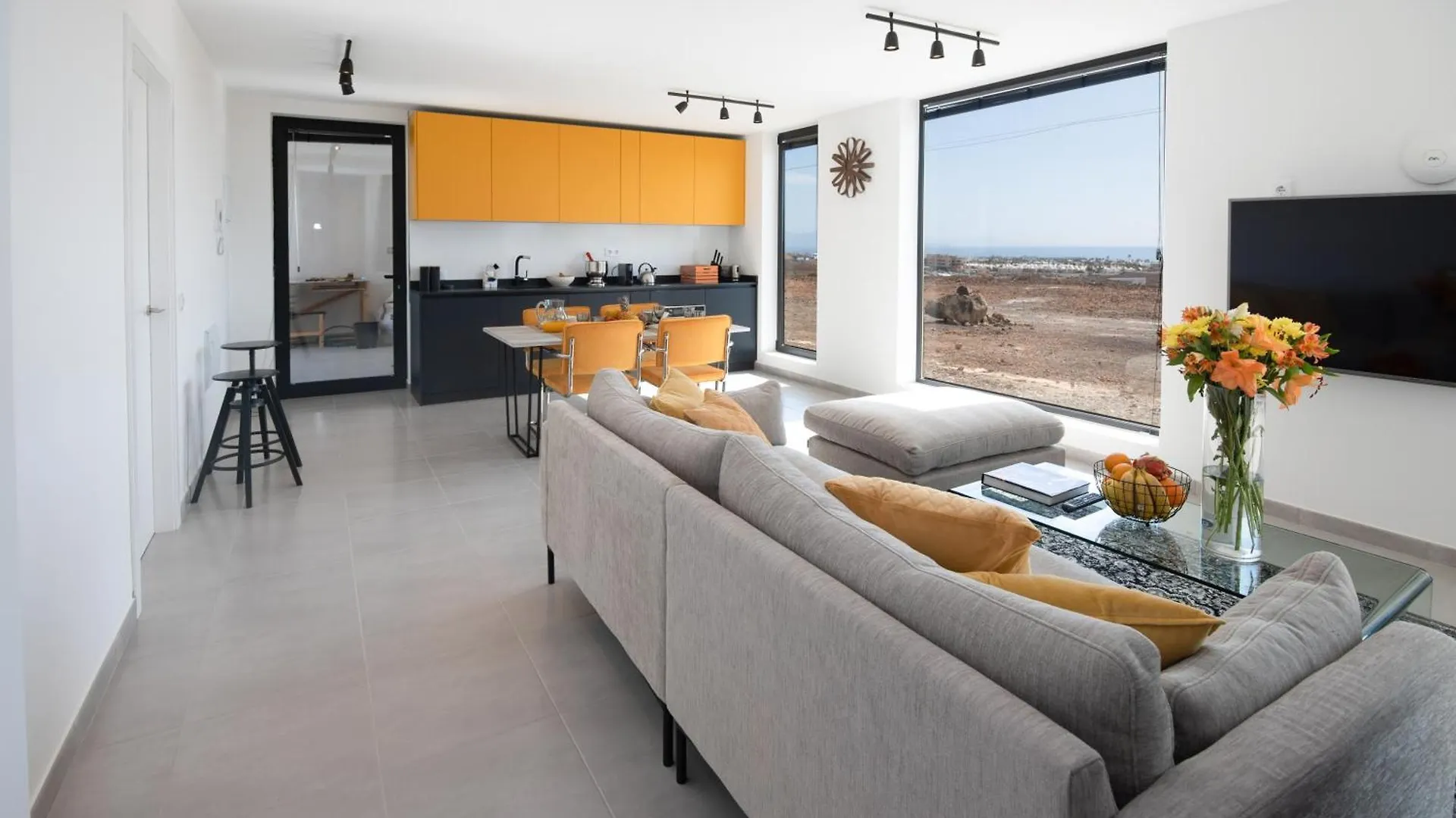 Cascasas The Yellow Apartment La Oliva
