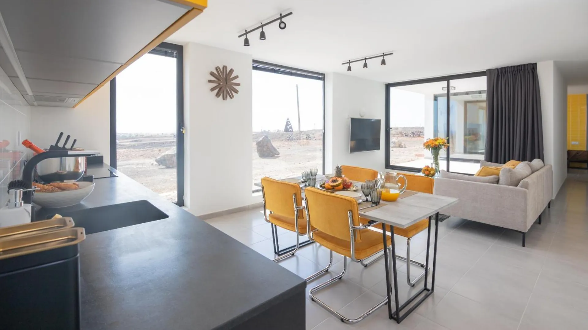 Cascasas The Yellow Apartment ラ・オリーバ