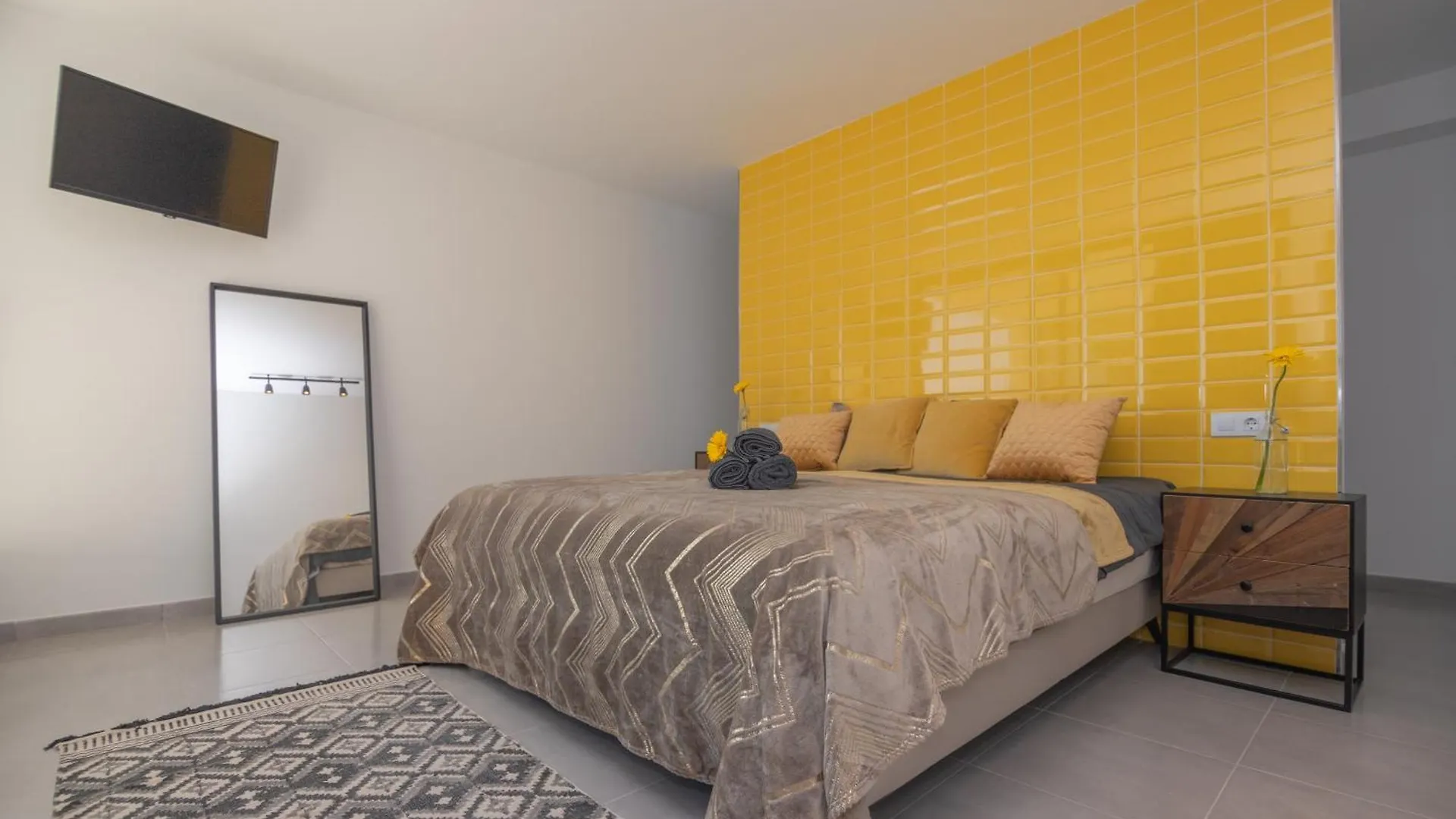 Cascasas The Yellow Apartment La Oliva Spanje